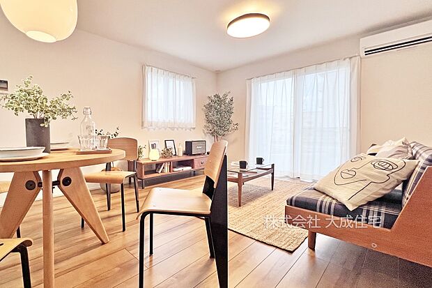 内装:1号棟：2階に位置し、採光良好なＬＤＫ。