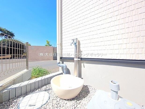 設備:1号棟：洗車やガーデニングの際に便利です。