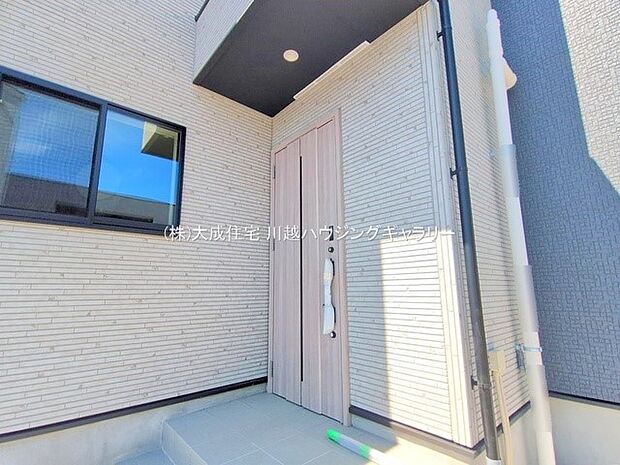 外観:2号棟:玄関ドア。