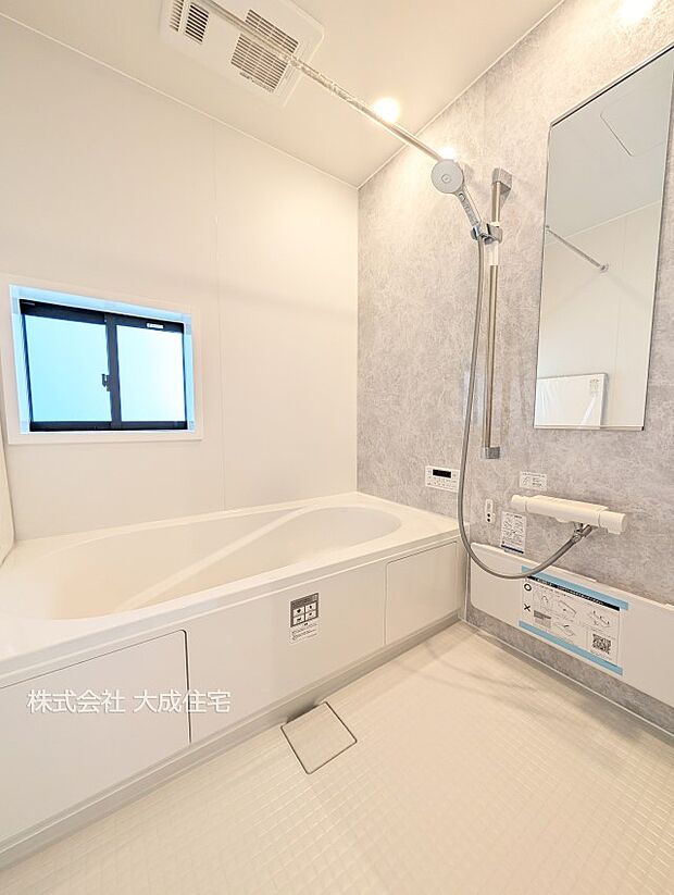 内装:2号棟:ゆったり脚を伸ばしてお寛ぎいただけます。