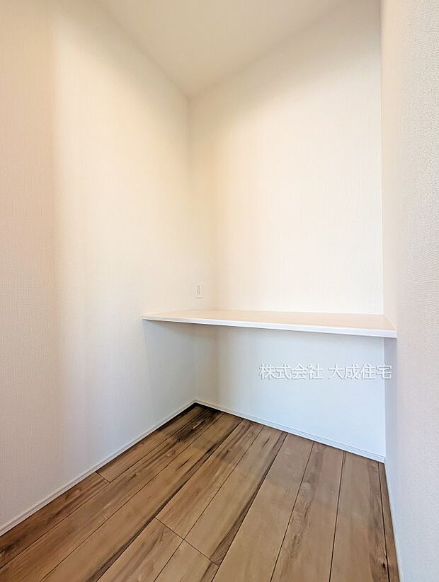 内装:2号棟:勉強や仕事、趣味のスペースとして利用可能なスペース。