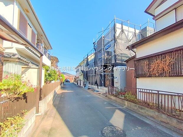 外観:前面道路。 現地写真:2025.11.4撮影