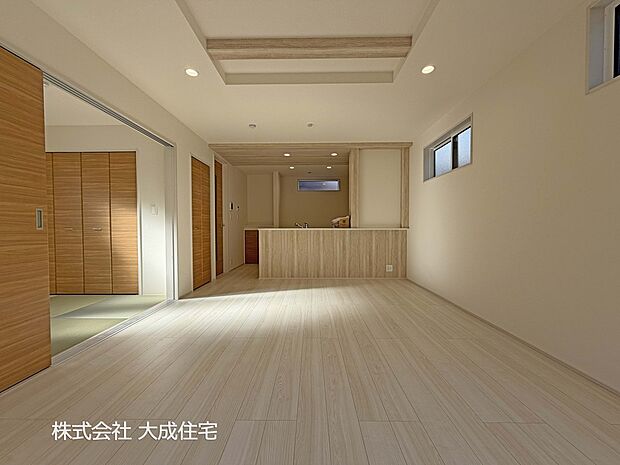 内装:折り上げ天井でおしゃれなリビングに＾＾　現地写真2026.1.8撮影