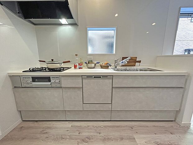 内装:収納がたっぷりのキッチンスペース！生活感を隠せます＾＾　現地写真2025.10.3撮影