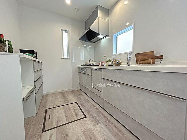 内装:嬉しい床下収納付き＾＾広々としたキッチンスペース　現地写真2025.10.3撮影