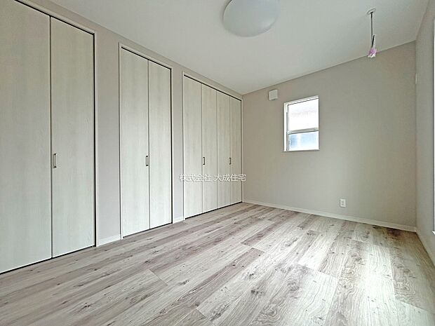 内装:6帖の洋室＾＾収納がたっぷりです＾＾　現地写真2025.10.3撮影