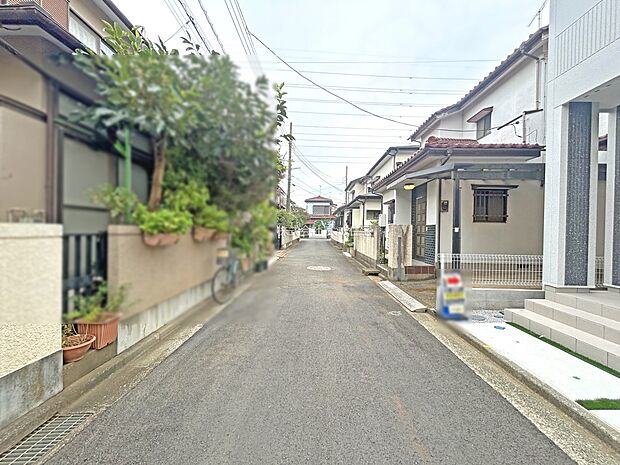 外観:前面道路　現地写真2025.10.3撮影
