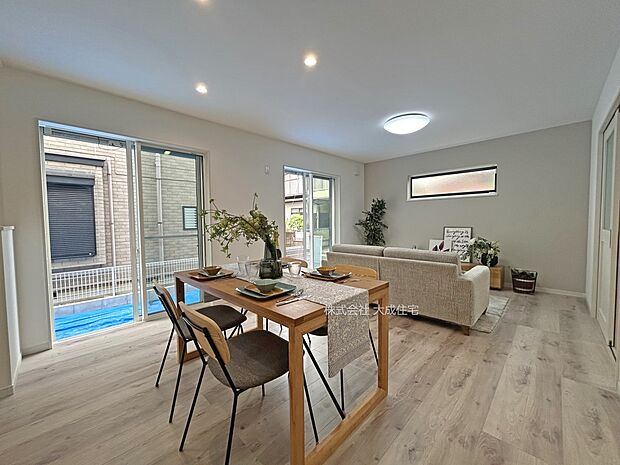 内装:テーブルを置いても余裕の広さ＾＾　現地写真2025.10.3撮影