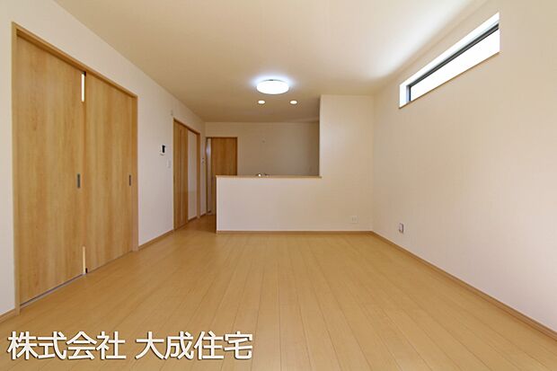 内装:1号棟:2面採光で陽当り・風通し共に良好です! 現地写真2025.9.25撮影