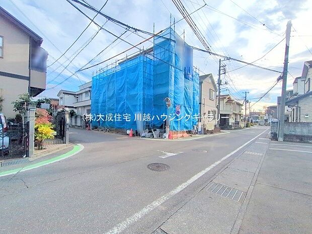 外観:前面道路。 現地写真2025.11.18撮影