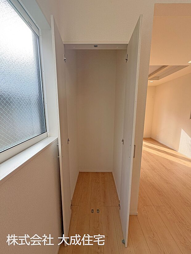 内装:リビングにも収納スペースを確保！　現地写真2026.1.29撮影