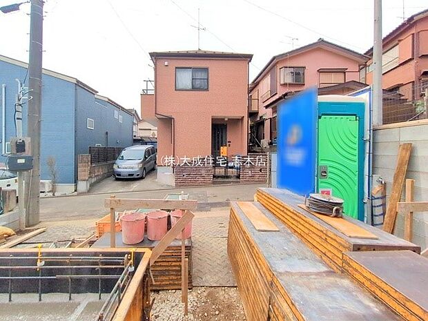 外観:カースペース1台分ございます！　現地写真2025.11.5撮影