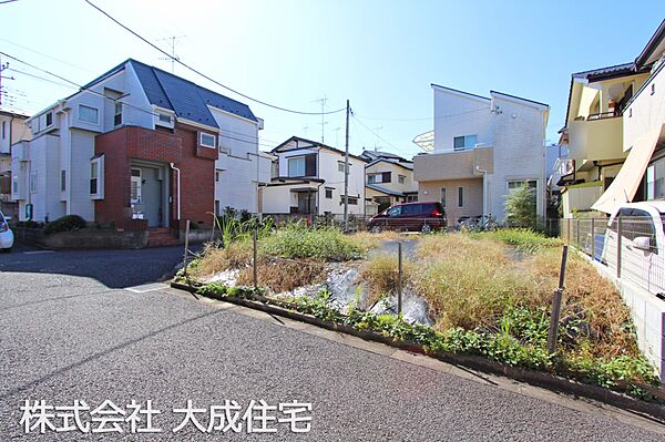 外観:開放感溢れる角地！　現地写真2025．10.17撮影