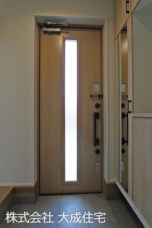 内装:2号棟：玄関　現地写真2025.12.22撮影