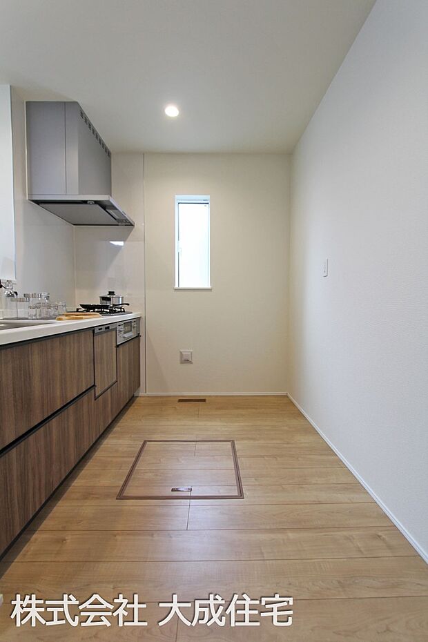 内装:2号棟：キッチンスペース　現地写真2025.12.22撮影