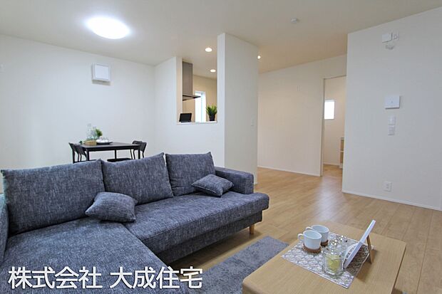 内装:2号棟：リビング　現地写真2025.12.22撮影