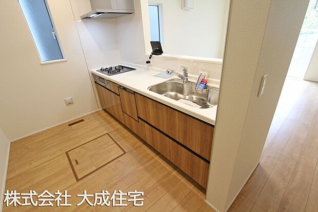 内装:3号棟:リビングが見渡せる対面キッチン 現地写真2025.12.22撮影