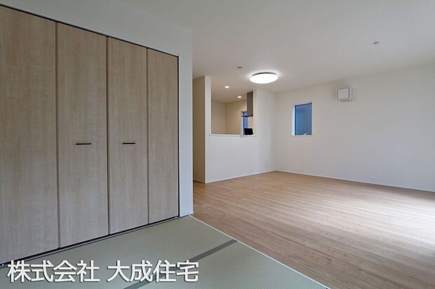 内装:3号棟:リビングと続き間の和室3帖 現地写真2025.12.22撮影