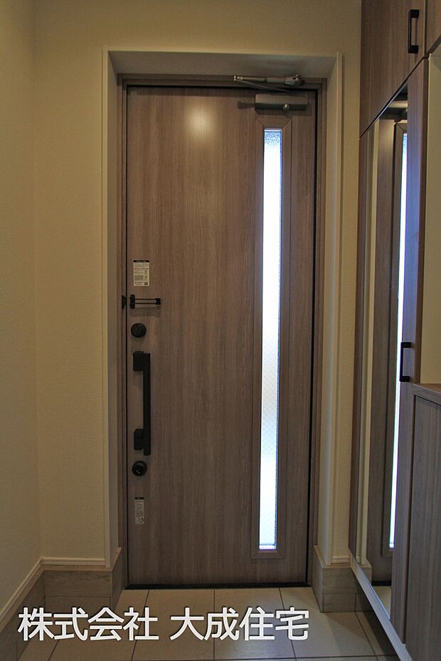 内装:5号棟：玄関　現地写真2025.12.22撮影