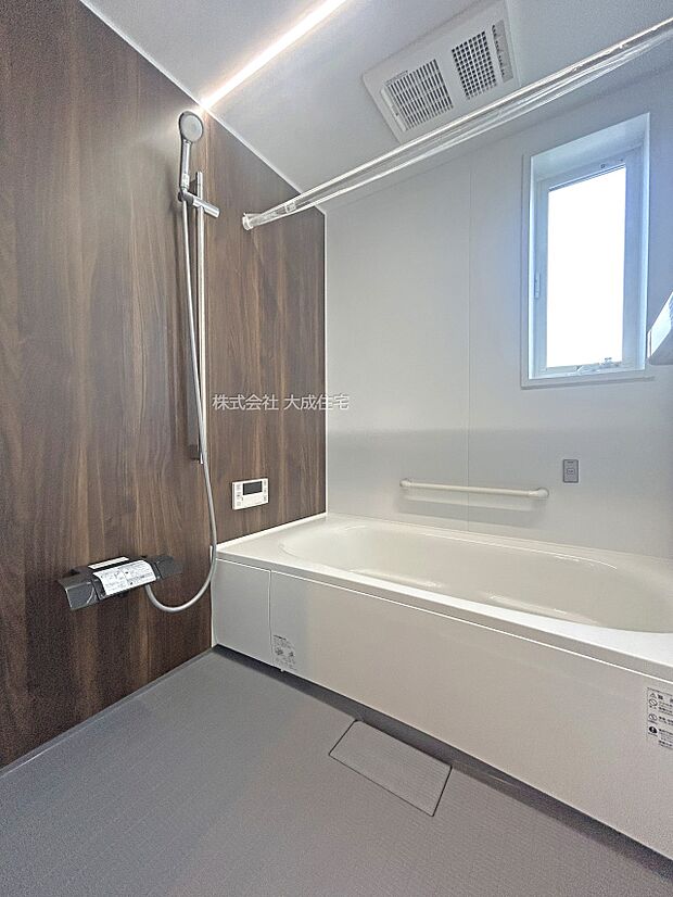 内装:ゆったり脚を伸ばしてお寛ぎいただけます。 現地写真:2025.10.20撮影