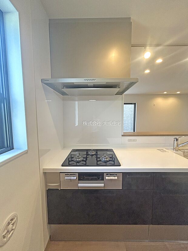 設備:3品同時調理が可能で家事時間の短縮に繋がります。 現地写真:2025.10.20撮影