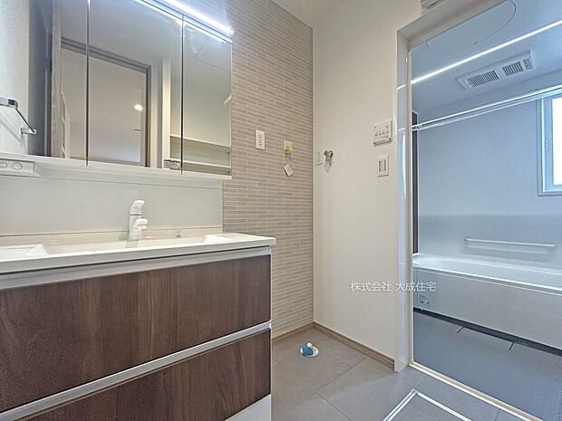 内装:脱衣室。 現地写真:2025.10.20撮影