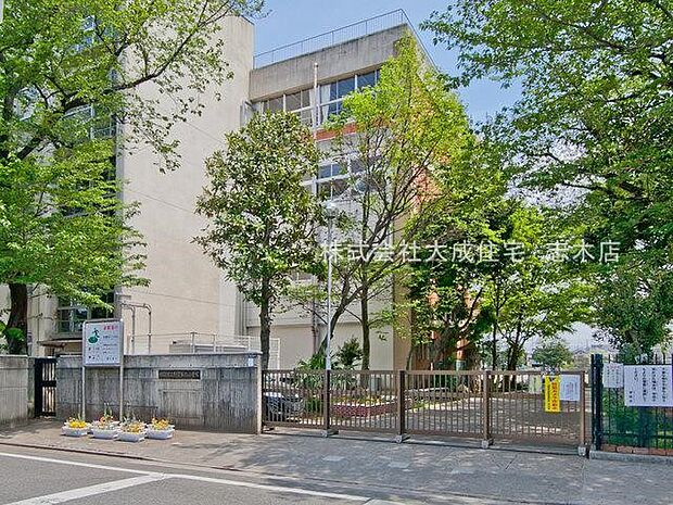 周辺環境:小学校 650m 朝霞市立朝霞第六小学校(徒歩9分。お子さまも安心して通うことが出来ます!)