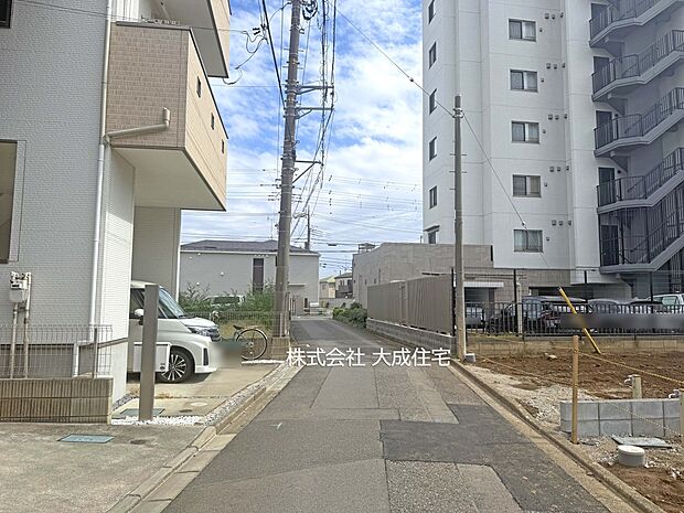 外観:全4区画:前面道路 現地2025.10.24撮影