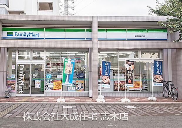周辺環境:コンビニ 650m ファミリーマート朝霞駅東口店(徒歩9分。便利な24時間営業です！)