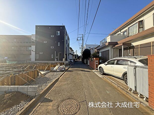 外観:全4棟：前面道路　現地写真2026.1.17撮影