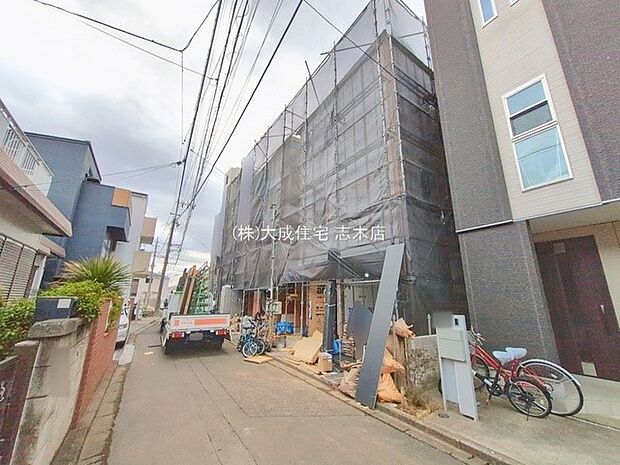 外観:D号棟:前面道路 現地写真2026.2.12撮影