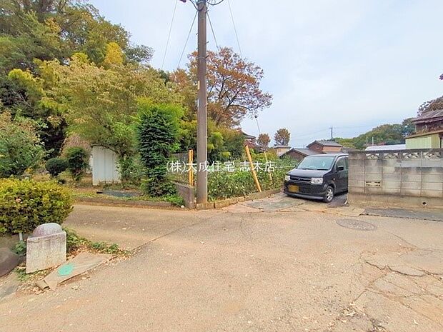 外観:前面道路 現地写真2025.11.5撮影