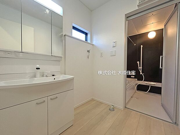 内装:脱衣室。　1号棟：現地写真2025.12.12撮影