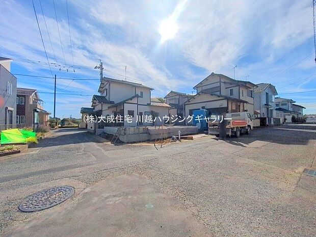 外観:前面道路6.1mと4.2mです。 現地写真:2025.11.4撮影