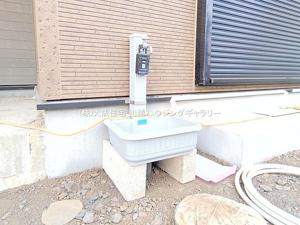 設備:洗車やガーデニングに活用いただけます。　2号棟：現地写真2025.11.11撮影