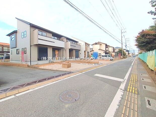 外観:前面道路5ｍございます。　2号棟：現地写真2025.11.11撮影