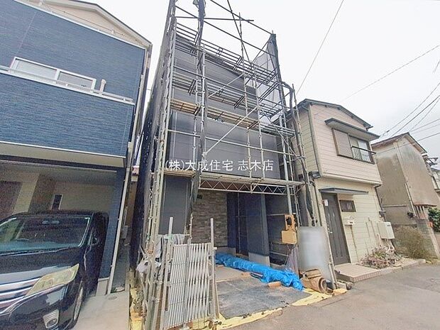 外観:カースペース1台分ございます！　現地写真2026.1.7撮影