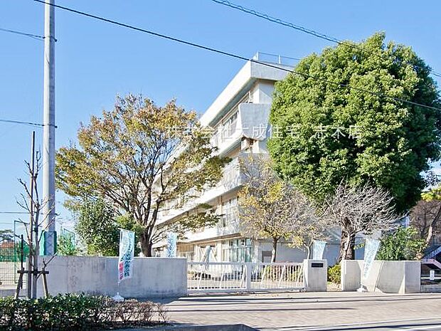 周辺環境:中学校 900m 新座市立第二中学校(徒歩12分。部活で帰りが遅くなっても安心です!)