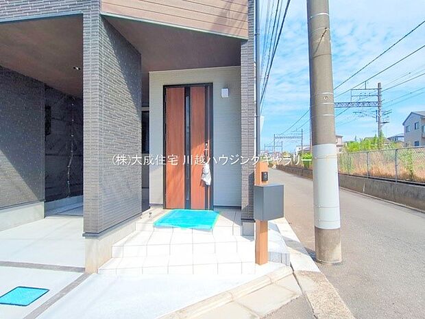 外観:玄関ポーチ 現地写真2025.8.15撮影