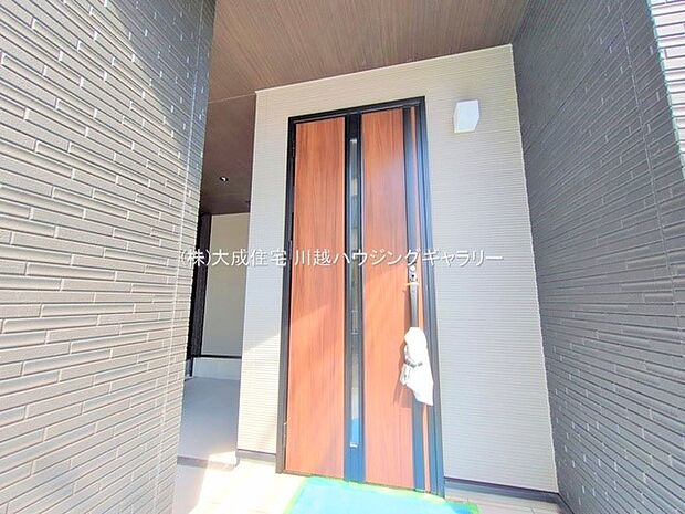 外観:玄関　現地写真2025.8.15撮影