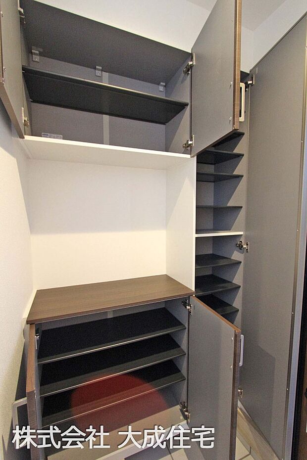 内装:玄関　現地写真2025.11.17撮影