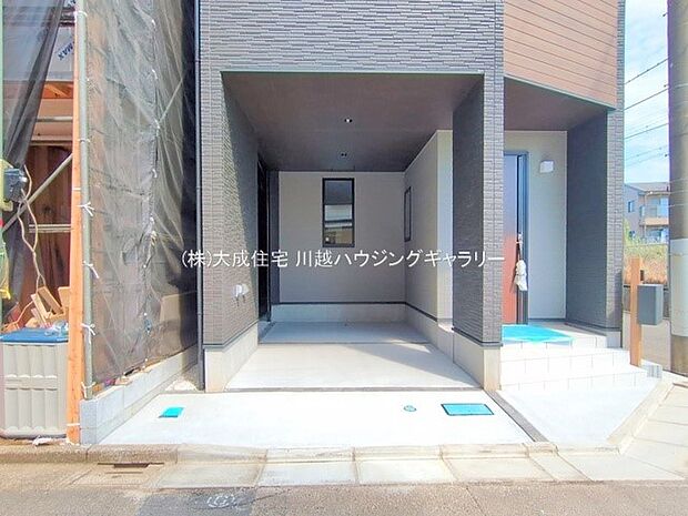 外観:カースペース1台分ございます！　現地写真2025.8.15撮影