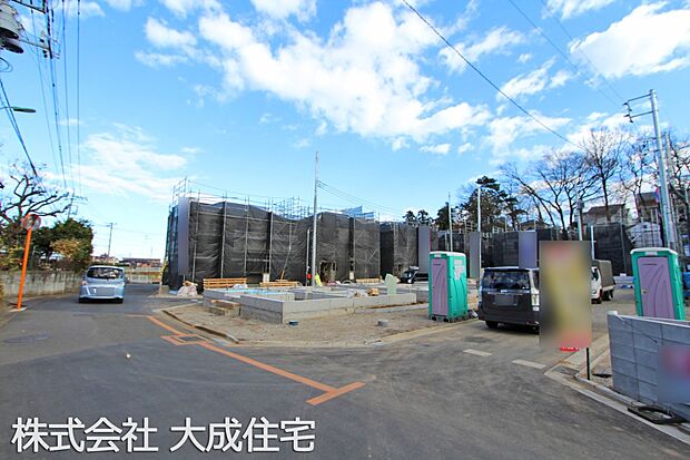 外観:全16棟：前面道路　現地写真2025.12.22撮影