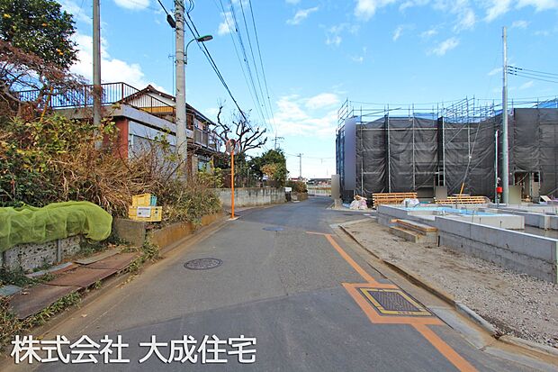 外観:全16棟:前面道路 現地写真2025.12.22撮影