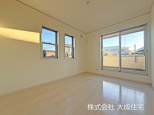 内装:3階洋室2　全居室2面採光で陽当り良好です！　現地写真2025.11.28撮影