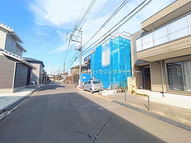 外観:前面広々6m以上の公道です。 現地写真:2026.2.10撮