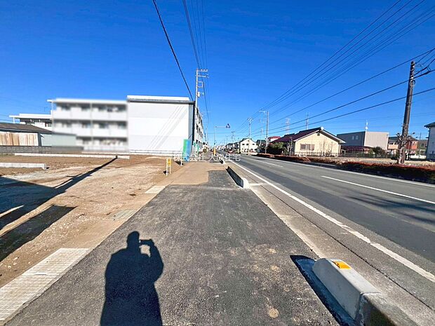 外観:全3棟:前面道路 現地写真2026.1.12撮影