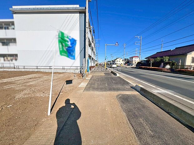 外観:全3棟:前面道路 現地写真2026.1.12撮影