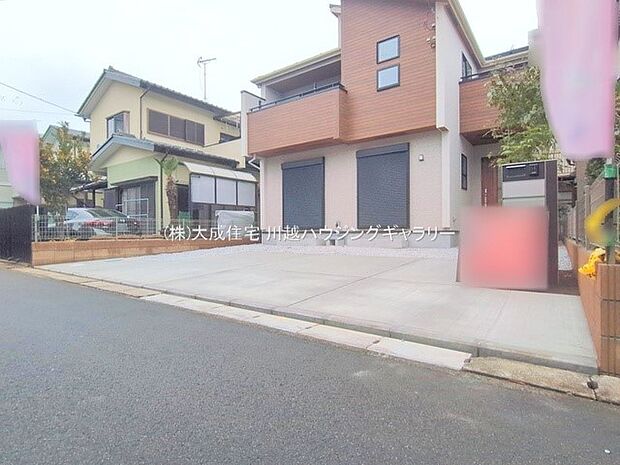 外観:並列2台分駐車可能です。　現地写真：2025.12.25撮影