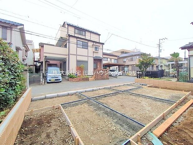 外観:並列2台分駐車可能です。 現地写真:2025.12.3撮影